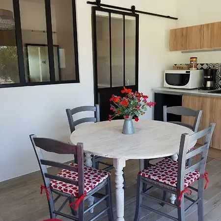 Les Coquelicots Lédenon