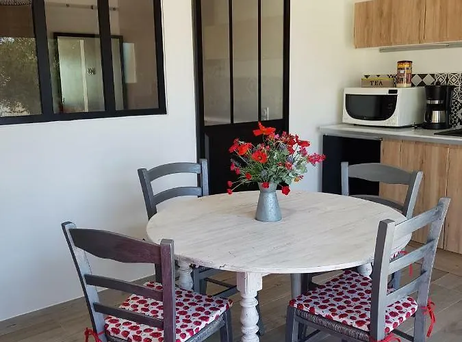 Les Coquelicots Lédenon